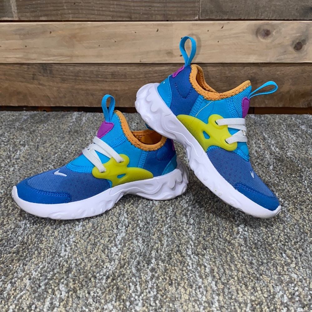 Toddler girl Nike shoes. Size 10C